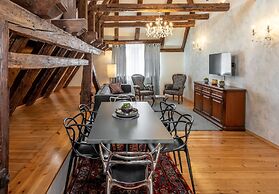 Chateau 9 Apartments by Adrez Living