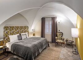 Chateau 9 Apartments by Adrez Living