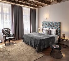 Chateau 9 Apartments by Adrez Living