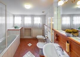 Chateau 9 Apartments by Adrez Living