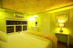 Premium Luxury Houseboat