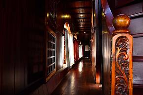 Premium Luxury Houseboat