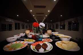 Premium Luxury Houseboat