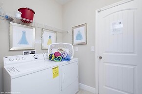 Tropical Luxury Near Disney! Professionally Decorated With Huge Pool, 