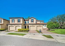Spacious 4BD Town Home With Private Patio - Near Disney Parks AND Golf