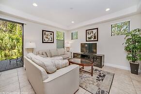 Spacious 4BD Town Home With Private Patio - Near Disney Parks AND Golf