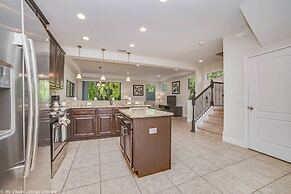 Spacious 4BD Town Home With Private Patio - Near Disney Parks AND Golf