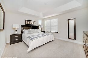 Spacious 4BD Town Home With Private Patio - Near Disney Parks AND Golf