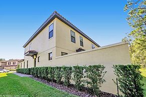 Spacious 4BD Town Home With Private Patio - Near Disney Parks AND Golf