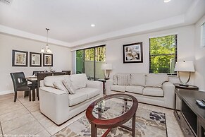 Spacious 4BD Town Home With Private Patio - Near Disney Parks AND Golf