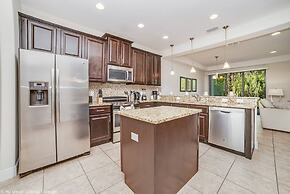 Spacious 4BD Town Home With Private Patio - Near Disney Parks AND Golf