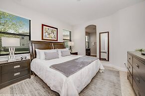 Spacious 4BD Town Home With Private Patio - Near Disney Parks AND Golf