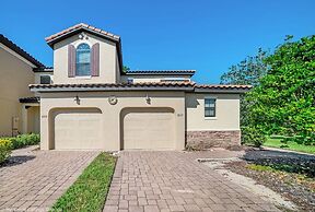 Spacious 4BD Town Home With Private Patio - Near Disney Parks AND Golf