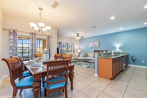 Posh and Spacious Lake View Home, Only Minutes From Disney 4bd/3ba #3p