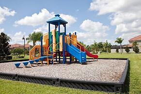 Posh and Spacious Lake View Home, Only Minutes From Disney 4bd/3ba #3p