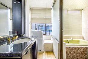 Shinsaibashi Qilv Apartments