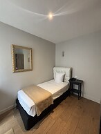 Lafayette Hotel