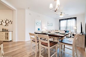 Spacious and Lovely 3BD Unit With Balcony, Close to the Convention Cen