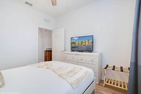 Spacious and Lovely 3BD Unit With Balcony, Close to the Convention Cen