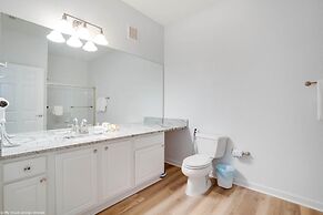 Spacious and Lovely 3BD Unit With Balcony, Close to the Convention Cen