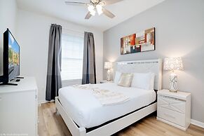 Spacious and Lovely 3BD Unit With Balcony, Close to the Convention Cen