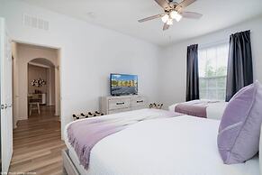 Spacious and Lovely 3BD Unit With Balcony, Close to the Convention Cen