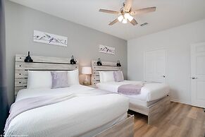 Spacious and Lovely 3BD Unit With Balcony, Close to the Convention Cen