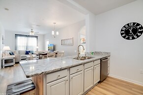 Spacious and Lovely 3BD Unit With Balcony, Close to the Convention Cen