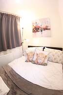 College Street Abode - Guest House