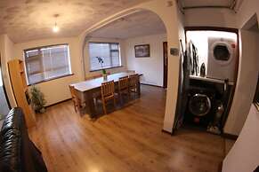 College Street Abode - Guest House