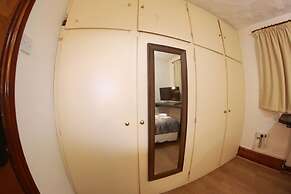 College Street Abode - Guest House