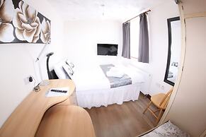 College Street Abode - Guest House