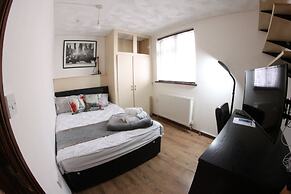 College Street Abode - Guest House