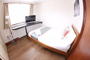 College Street Abode - Guest House