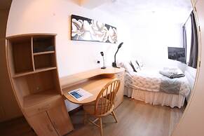 College Street Abode - Guest House