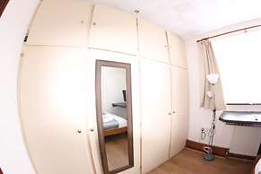 College Street Abode - Guest House