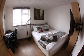 College Street Abode - Guest House