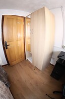 College Street Abode - Guest House