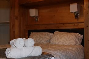 College Street Abode - Guest House