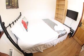 College Street Abode - Guest House