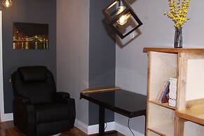 College Street Abode - Guest House
