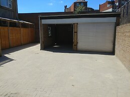 College Street Abode - Guest House