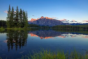 WindTower Resort - 1 BR Suite or 1 Single Room