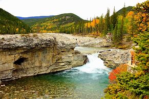 WindTower Resort - 1 BR Suite or 1 Single Room