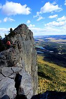 WindTower Resort - 1 BR Suite or 1 Single Room