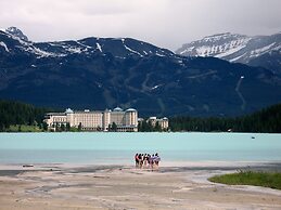 WindTower Resort - 1 BR Suite or 1 Single Room