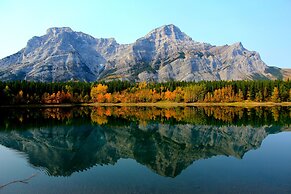 WindTower Resort - 1 BR Suite or 1 Single Room