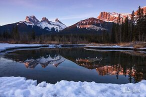 WindTower Resort - 1 BR Suite or 1 Single Room