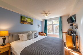 WindTower Resort - 1 BR Suite or 1 Single Room