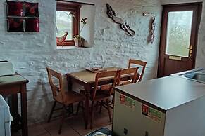 Inviting 2-bed Cottage in Newcastle Emlyn